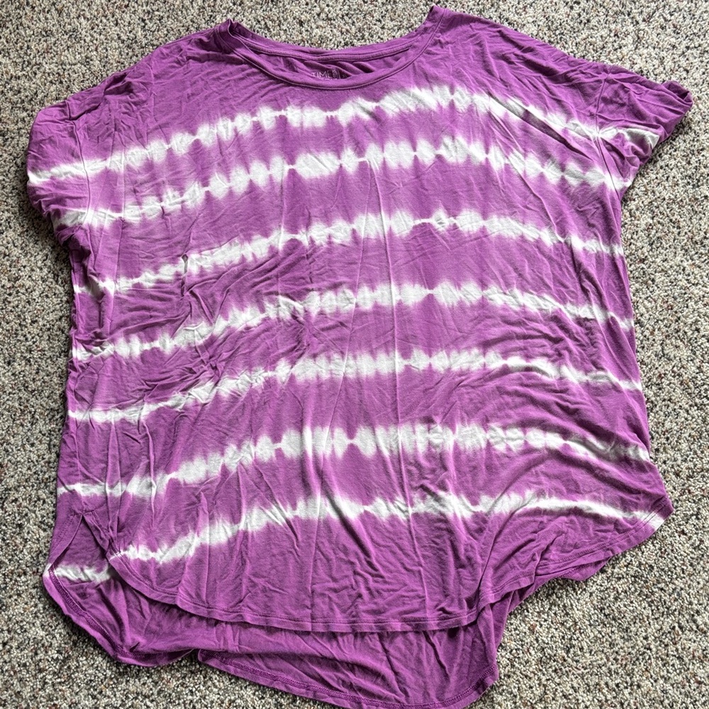 Time and Tru Purple and White Tie-Dye Short Sleeve Top
